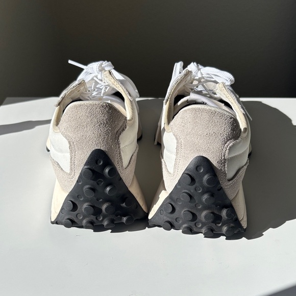 New Balance Classics 327 - Picture 4 of 8